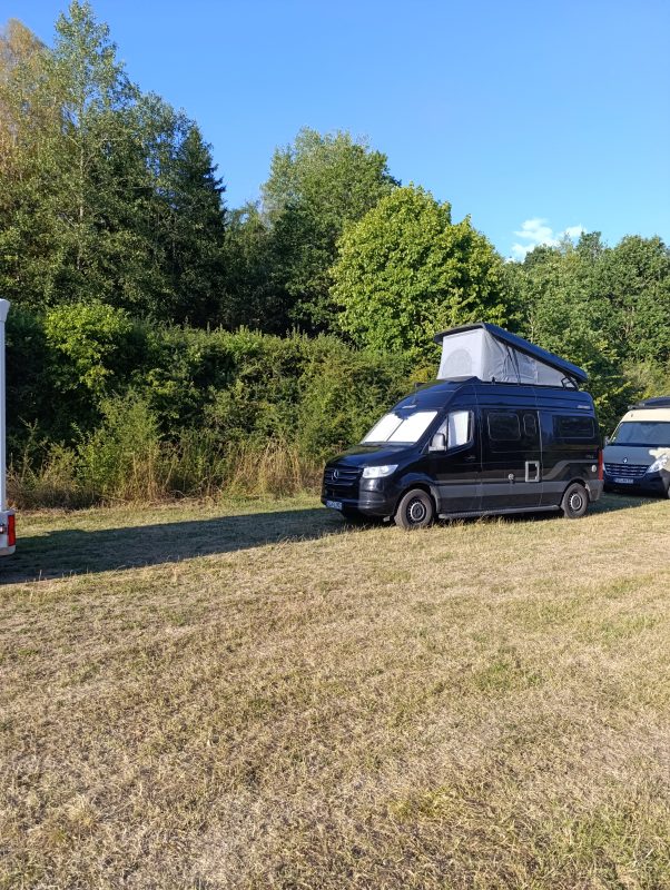 Stellplatz auf Wiese
