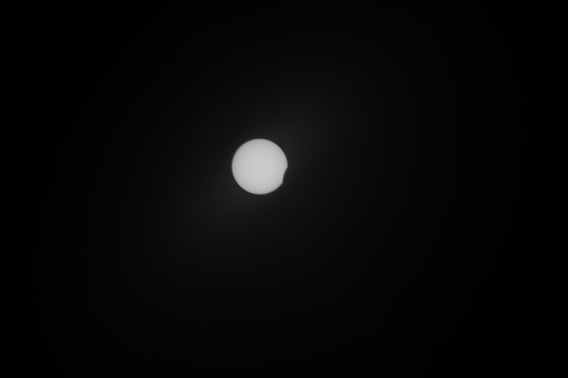 Sonnenfinsternis, der Mond schiebt sich vor die Sonne