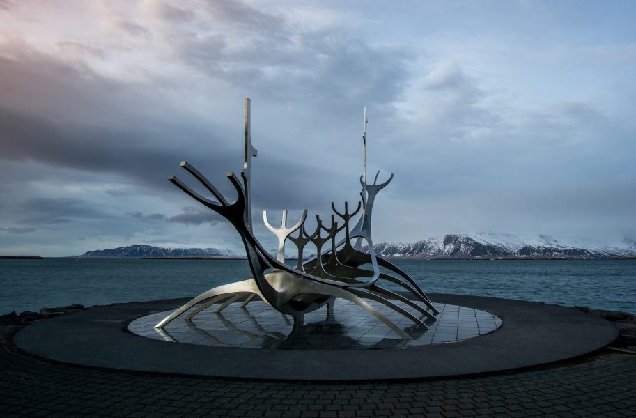 Sólfarið, seitlich