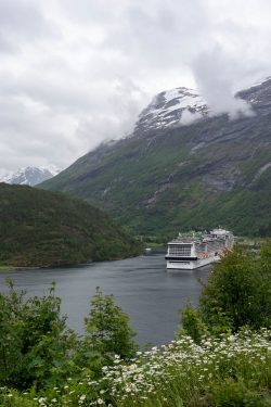 Kreuzfahrer vor Hellesylt