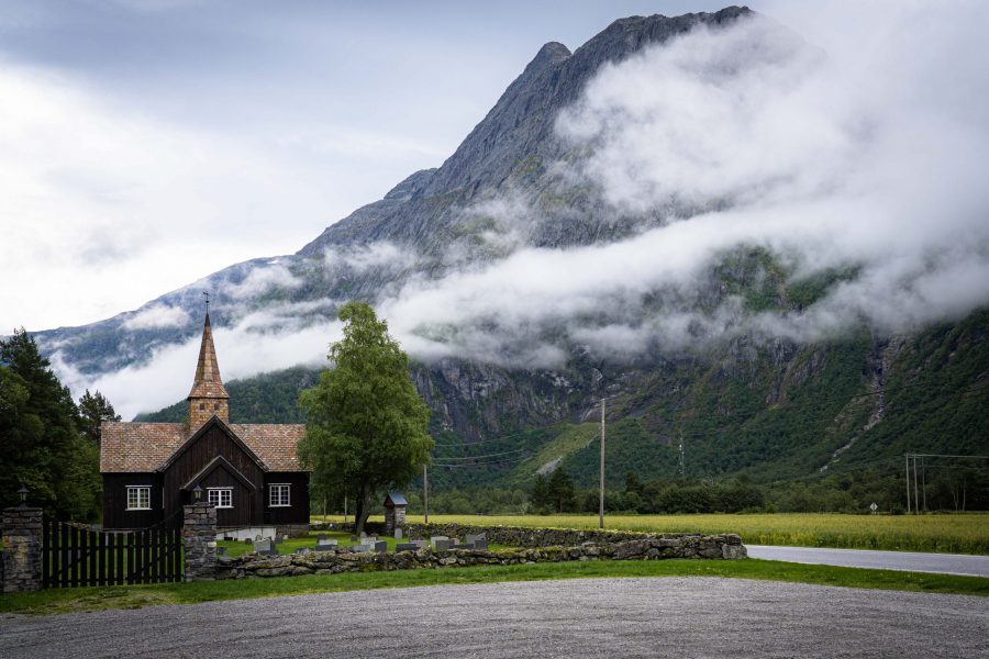 Kleine Kirche an der E136